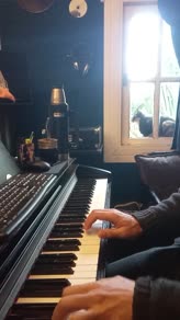 Moonlight Spilled On A Window Sill con Piano